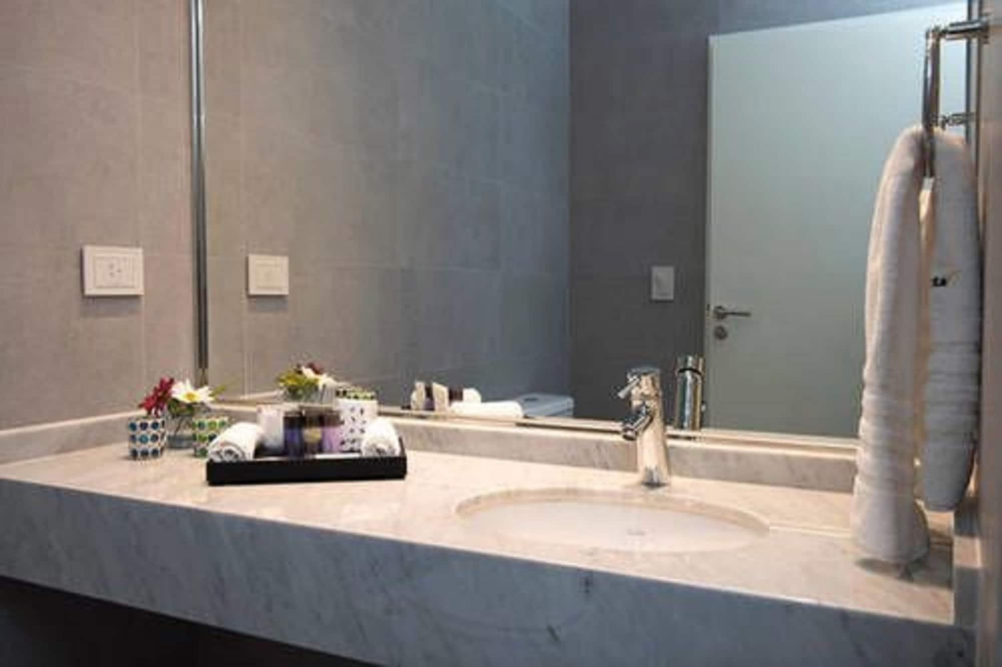 Arc Arenales Studios & Suites บัวโนสไอเรส ภายนอก รูปภาพ